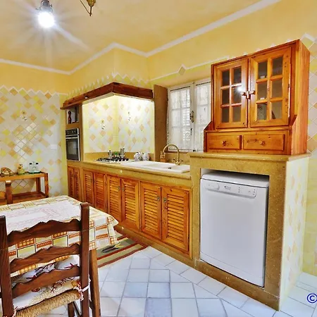 Seafront Villa, Only 20 Meters From The Sea. Vila Cannigione