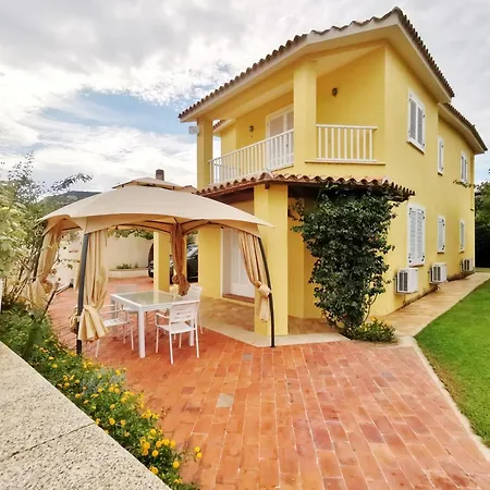 Vila Seafront Villa, Only 20 Meters From The Sea. Cannigione