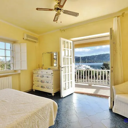 Seafront Villa, Only 20 Meters From The Sea. Vila