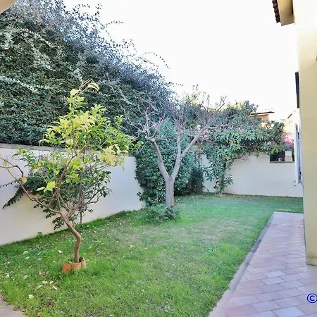 Seafront Villa, Only 20 Meters From The Sea. Vila Cannigione