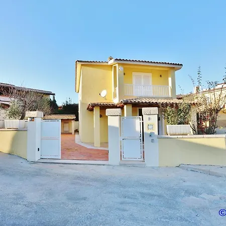 Villa Seafront Villa, Only 20 Meters From The Sea. *