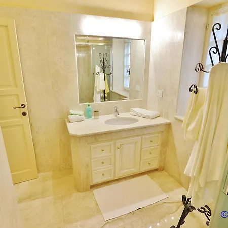 Seafront Villa, Only 20 Meters From The Sea. Vila *