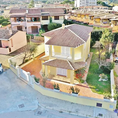 Vila Seafront Villa, Only 20 Meters From The Sea. *