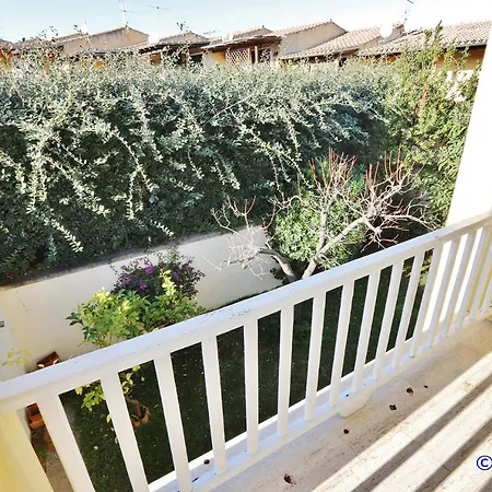 Villa Seafront Villa, Only 20 Meters From The Sea.